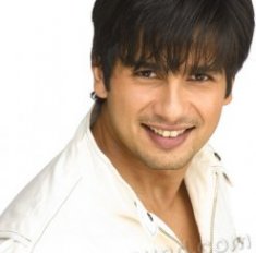 Shahid Kapoor handsome bollywood actor